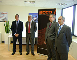 De izquierda a derecha, José Antonio Moriano, director de iSOCO Pamplona;  Javier Aróstegui, director general de iSOCO; el consejero José María Roig y Juan Santafé, director de NGA