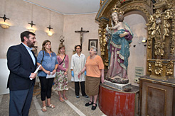 El consejero Corpas durante la visita a la ermita de la Virgen de la O.