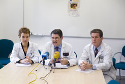 Los doctores del Comité de Oncología Digestiva del Hospital de Navarra, Marisa Gómez, José Miguel Lera y Francisco Javier Jiménez.