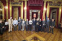El Presidente Sanz, junto a los galardonados 