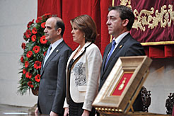 mesa presidencia entrega medalla de oro de Navarra 2011
