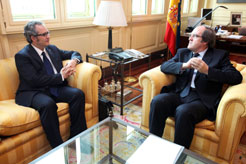 Imagen del encuentro entre el consejero Pérez-Nievas y el ministro de Educación,  Ángel Gabilondo. 2