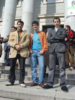 De izquierda a derecha,  Francisco Javier Azkona,  Javier Fresán (Bachillerato) y Eneko Madinabeitia.