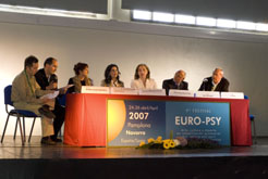 mesa presidencial del acto de apertura del Festival EURO-PSY en Pamplona. 