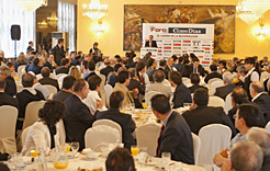 Momento de la intervención del Presidente Sanz en el desayuno-coloquio con empresarios navarros, organizado por el semanario económico &quot;Cinco Días&quot; (2).