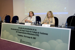 La consejera Kut y Rosa López Garnica en la apertura de la Jornada sobre Trastornos Alimentarios,