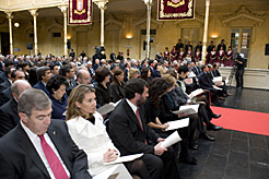 Público asistente al acto de entrega de la Medalla de Oro de Navarra.