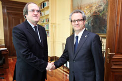 Imagen del encuentro entre el consejero Pérez-Nievas y el ministro de Educación,  Ángel Gabilondo. 1