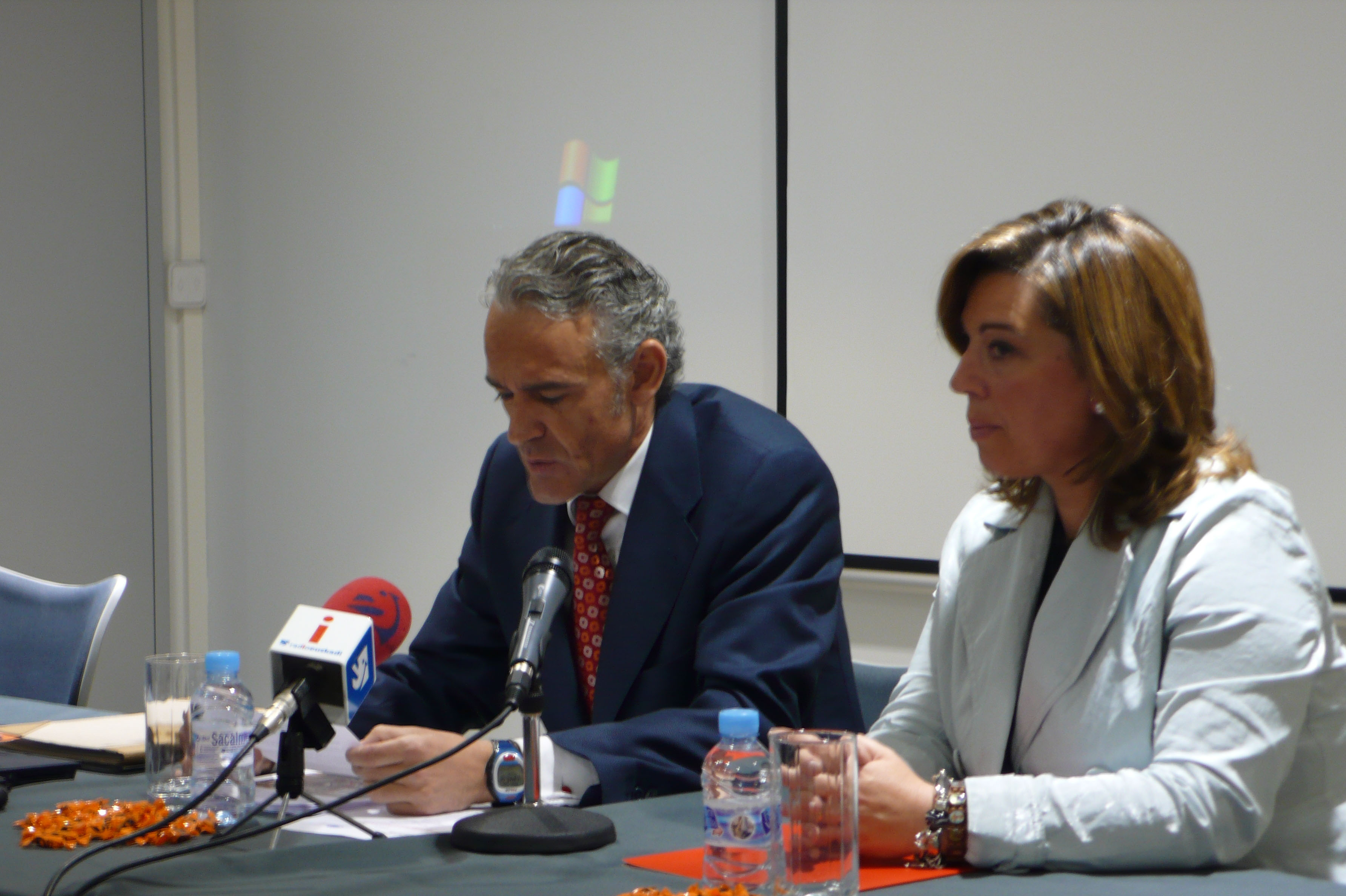José Miguel Zugaldia Ainara, presidente de la Fundación Navarra para la Calidad, y la consejera Amelia Salanueva