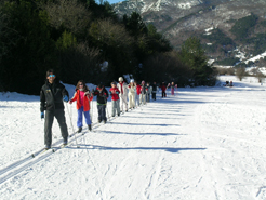 Escolares en campaña de esquí de fondo anterior