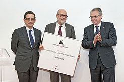 El presidente Sanz, con el representante de Mapfre y el editor Titto Ferreira