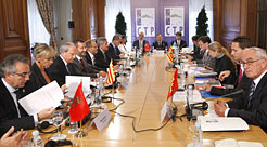 Imagen de la reunión. El Presidente Sanz en primer término.