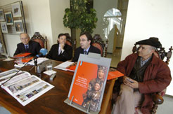 el director general de Enseñanzas Escolares y Profesionales, Fermín Villanueva  con los autores en la presentación del libro 