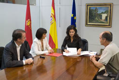 La consejera García Malo firma el convenio 