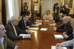 Reunión del consejero Burguete con los representantes de Roncal, Salazar y Aezkoa sobre la reintroducción del oso en el Pirineo
