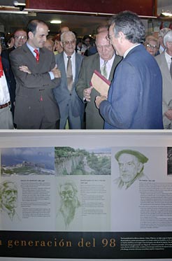 El Presidente Sanz entrega un regalo a Sandalio Monreal. Abajo, imagen de la exposición.