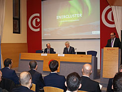 El vicepresidente Ayerdi y el presidente del Enercluster, Enrique Teruel.
