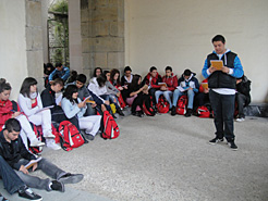 Los alumnos de Jaén y Toledo participan en la lectura que ha tenido lugar en el Departamento de Educación. 