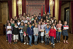 Fotografía de grupo del consejero Catalán y los premiados.