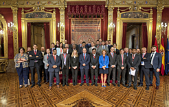 Delegación de India, en el Salón del Trono.