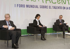 Presidente Sanz, alcaldesa Barcina y sir Ken Robinson.