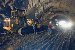 excavadora en túnel