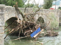 Limpieza de puentes tras la riada