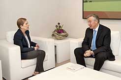 La Presidenta Barkos con el embajador de Irlanda