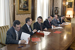 Imagen de la firma del protocolo entre el Gobierno de Navarra y los colegios navarros de abogados