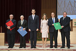 Los Príncipes de Asturias y de Viana con los galardonados