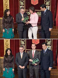 Arriba, el Presidente Sanz entrega el galard&#243;n a Carlota Ciganda. Abajo, Javier Eseverri recoge su premio.