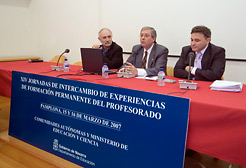 El consejero Campoy (centro), durante la presentación de las jornadas