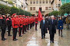 El Presidente Sanz, acompañado por Caballero y Suescun, pasan revista en la Plaza General Los Arcos.