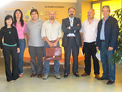 Representantes del Centro de Recursos, de Caixa Catalunya y de las entidades.