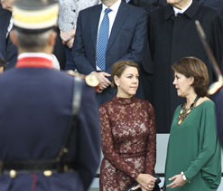 Yolanda Barcina conversa con la Presidenta de Castilla-La Mancha.
