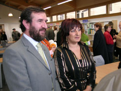 El consejero Corpas y la alcaldesa de Miranda de Arga en la inauguración de la biblioteca pública. 