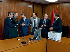 El Presidente Sanz, durante la visita al Palacio de Justicia