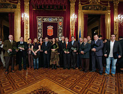 El Presidente Sanz, junto a los premiados.