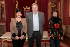María Solana, Joseba Asiron y la presidenta del organismo Escuelas Infantiles Municipales de Pamplona, Maider Beloki.