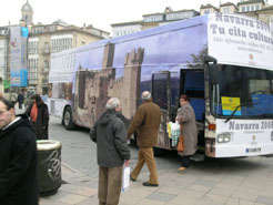 El autobús promocional de Turismo de Navarra en Vitoria
