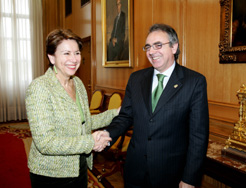 La ministra y el Presidente Sanz