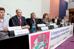 La Presidenta Barcina en congreso oncohematologia
