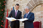 El príncipe Felipe entrega el premio a Pedro Iturralde