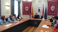 Reunión mantenida por la consejera Salanueva y miembros del Departamento de Administración Local con representantes de Funes y Miranda de Arga.