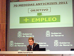 El vicepresidente Miranda, durante la presentación de las 70 medidas anticrisis para 2011.  