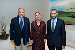 El cónsul Delloye, la Presidenta Barkos y el por el cónsul honorario de Francia en Pamplona, Miguel Ángel Cazón.