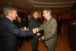 El Presidente Sanz saluda al embajador español ante la Santa Sede Jorge Dezcállar 