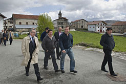 El Presidente pasea por Bizkarreta-Gerendiain