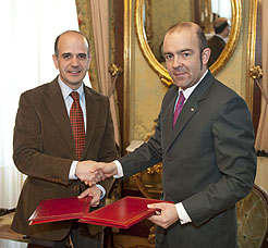 El consejero Catalán y el presidente de Cruz Roja, Joaquín Mencos