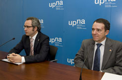 El consejero de Educaci&#243;n y el rector de la UPNA en la rueda de prensa mantenida tras el encuentro.